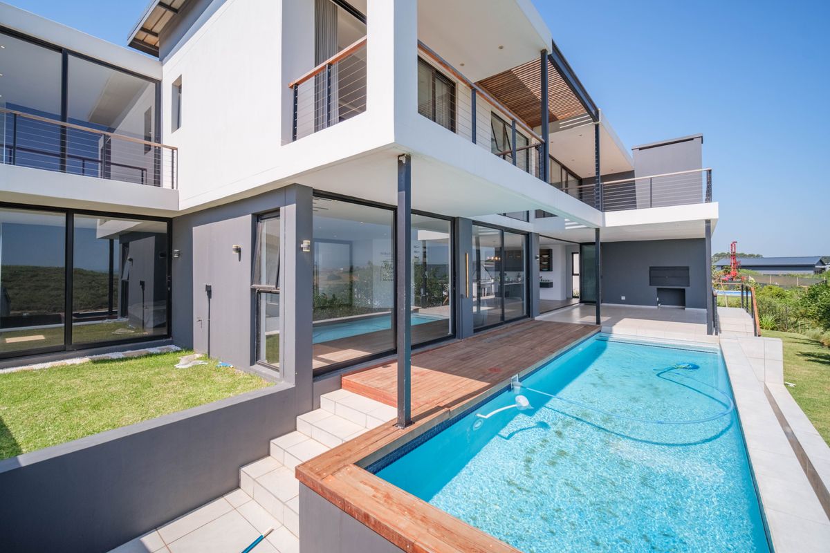 Stunning Coastal Family Home in Seaton Estate - Photo 3