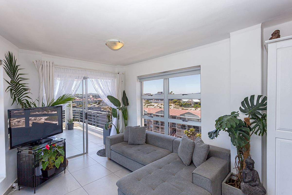 Stunning high-rise corner apartment - Photo 3