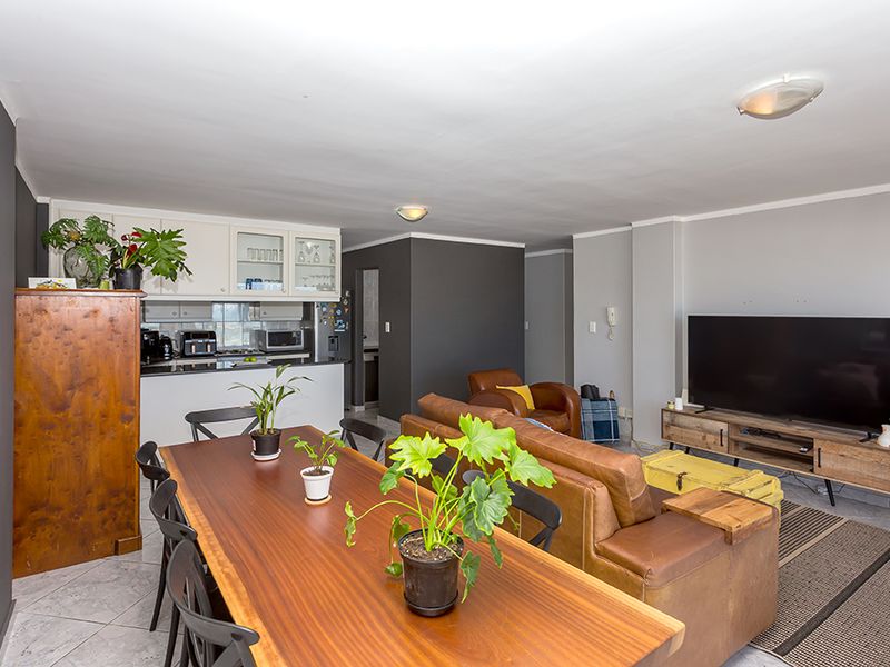 Stunning 3 bedroom apartment with ocean views - Photo 7