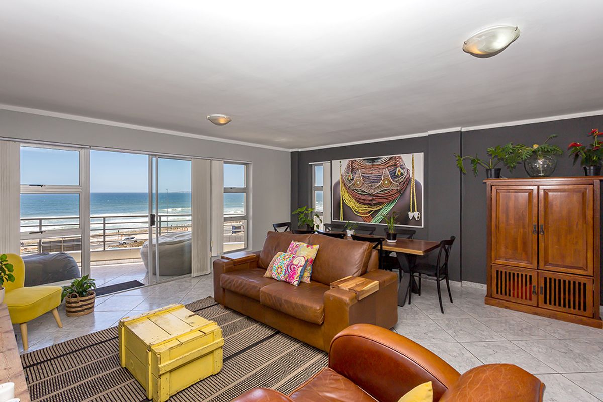 Stunning 3 bedroom apartment with ocean views - Photo 2