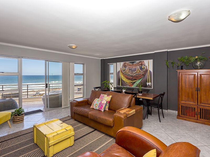 Stunning 3 bedroom apartment with ocean views - Photo 2