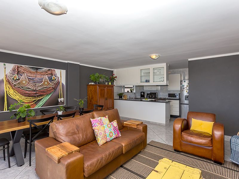 Stunning 3 bedroom apartment with ocean views - Photo 4