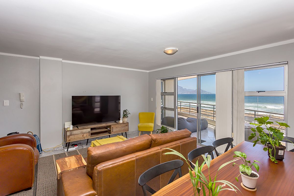 Stunning 3 bedroom apartment with ocean views - Photo 5