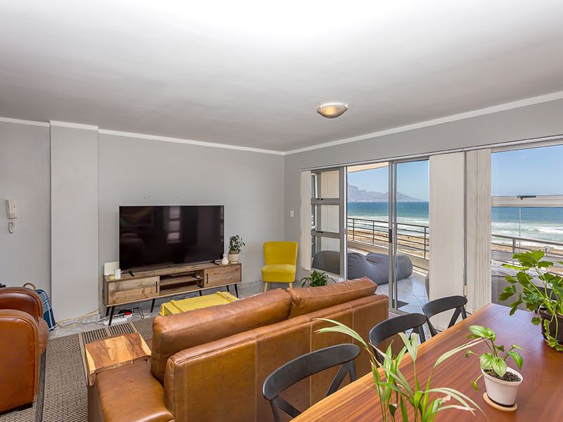 Stunning 3 bedroom apartment with ocean views - Photo 5