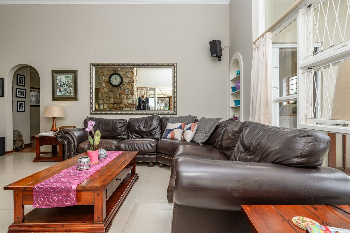 Versatile Family Home with Pool, Flatlet Potential and Excellent Security in Fernglen - Photo 3