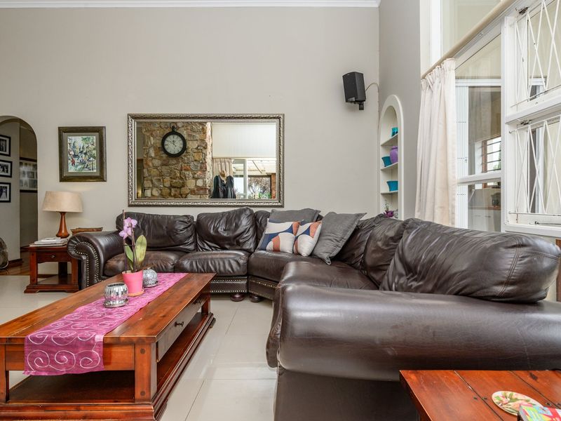 Versatile Family Home with Pool, Flatlet Potential and Excellent Security in Fernglen - Photo 3