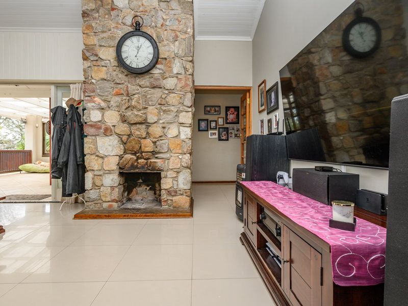 Versatile Family Home with Pool, Flatlet Potential and Excellent Security in Fernglen - Photo 5