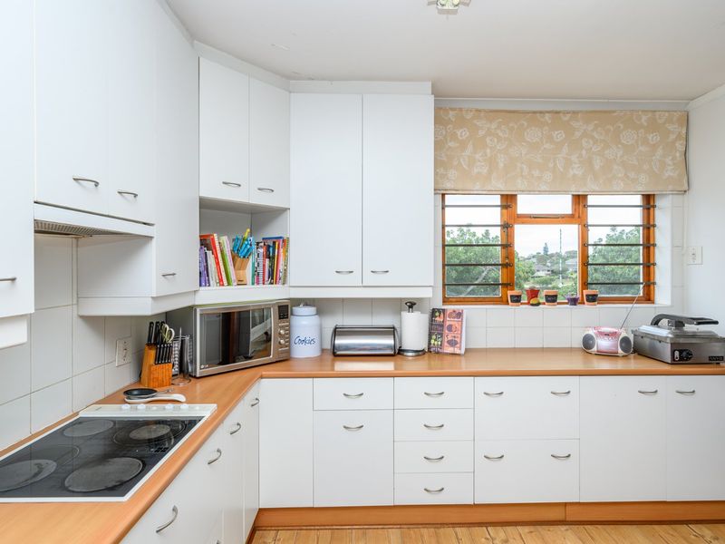 Versatile Family Home with Pool, Flatlet Potential and Excellent Security in Fernglen - Photo 9