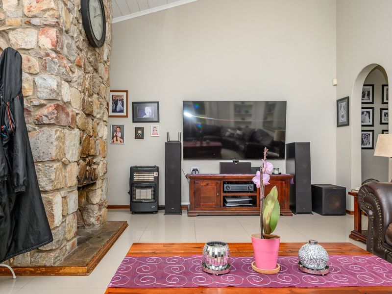 Versatile Family Home with Pool, Flatlet Potential and Excellent Security in Fernglen - Photo 6