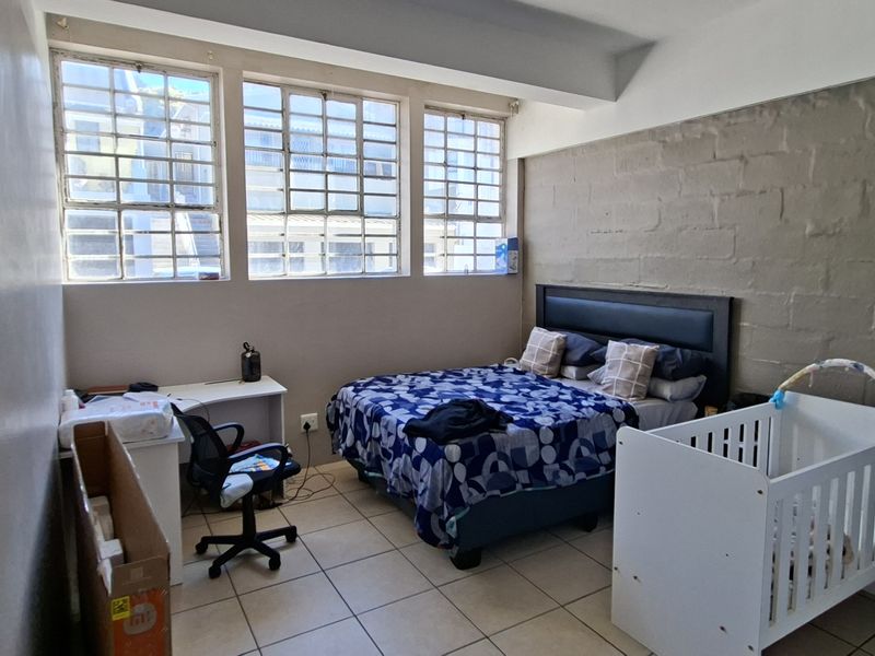 CALLING ALL INVESTORS: PRIME LOCATION FOR STUDENT ACCOM & BUILD EQUITY IN THIS RARE BLOCK OF FLATS - Photo 9