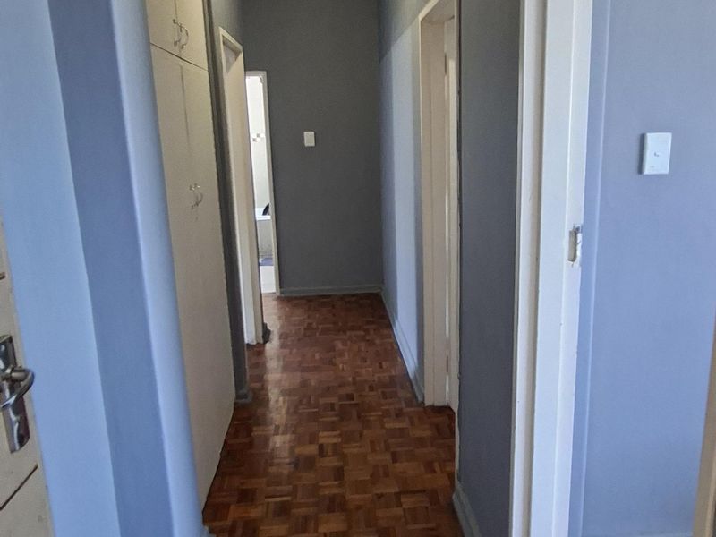 CALLING ALL INVESTORS: PRIME LOCATION FOR STUDENT ACCOM & BUILD EQUITY IN THIS RARE BLOCK OF FLATS - Photo 8