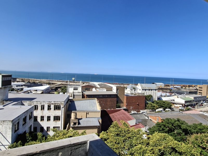 CALLING ALL INVESTORS: PRIME LOCATION FOR STUDENT ACCOM & BUILD EQUITY IN THIS RARE BLOCK OF FLATS - Photo 2