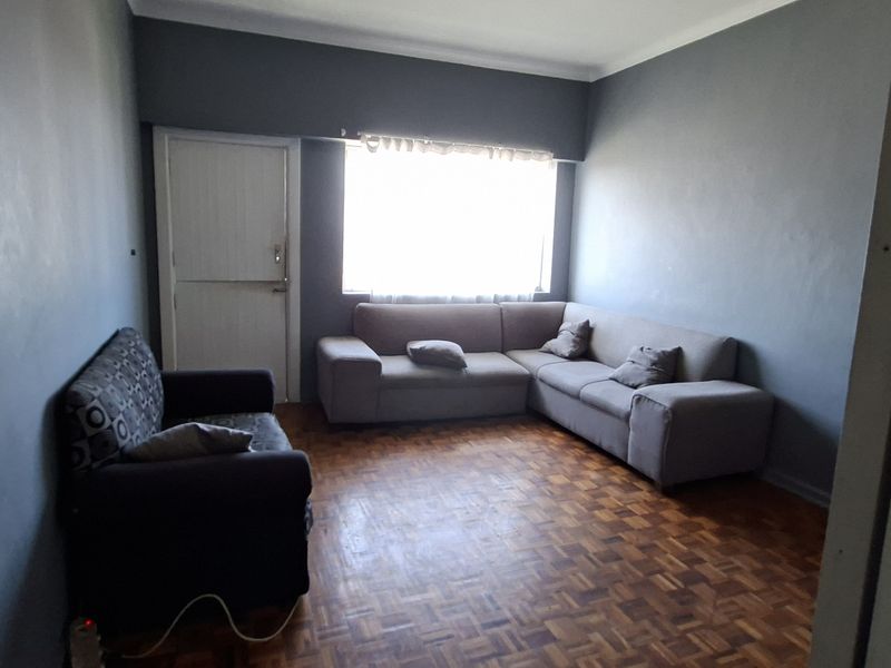 CALLING ALL INVESTORS: PRIME LOCATION FOR STUDENT ACCOM & BUILD EQUITY IN THIS RARE BLOCK OF FLATS - Photo 5