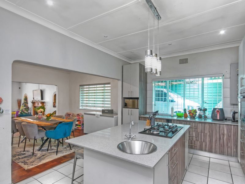 PRICE REDUCED!!! AN IMMACULATE LARGE FAMILY HOME, WITH ALL THE AMENITIES YOU NEED!!! - Photo 9