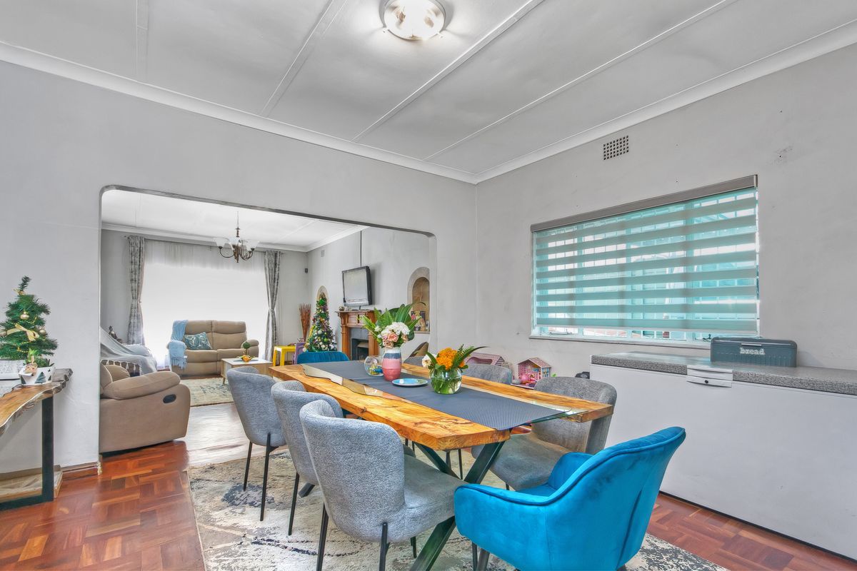 PRICE REDUCED!!! AN IMMACULATE LARGE FAMILY HOME, WITH ALL THE AMENITIES YOU NEED!!! - Photo 5