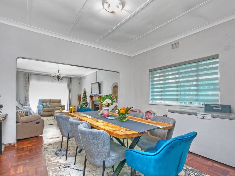 PRICE REDUCED!!! AN IMMACULATE LARGE FAMILY HOME, WITH ALL THE AMENITIES YOU NEED!!! - Photo 5