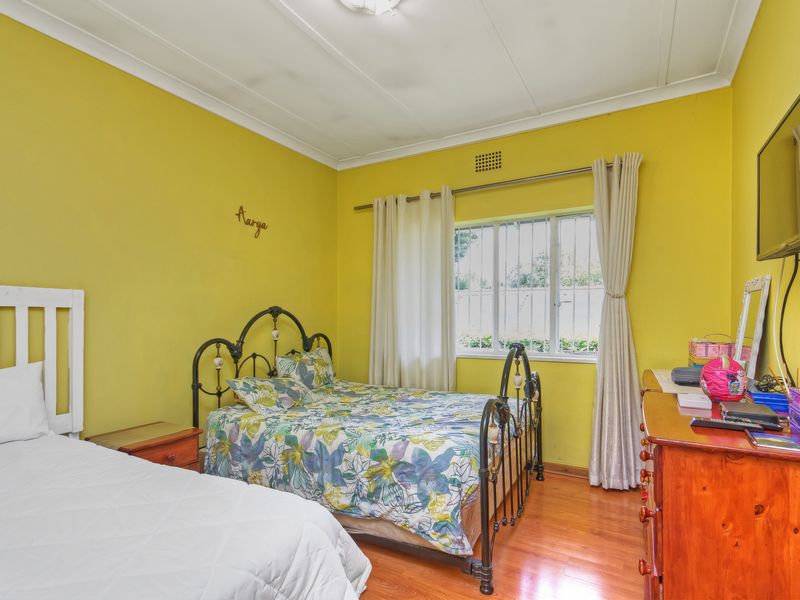 PRICE REDUCED!!! AN IMMACULATE LARGE FAMILY HOME, WITH ALL THE AMENITIES YOU NEED!!! - Photo 10