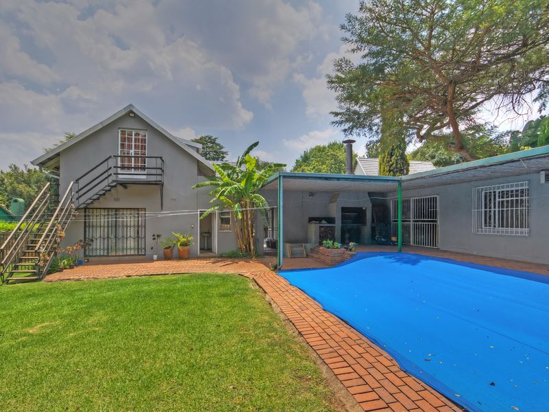 PRICE REDUCED!!! AN IMMACULATE LARGE FAMILY HOME, WITH ALL THE AMENITIES YOU NEED!!! - Photo 2