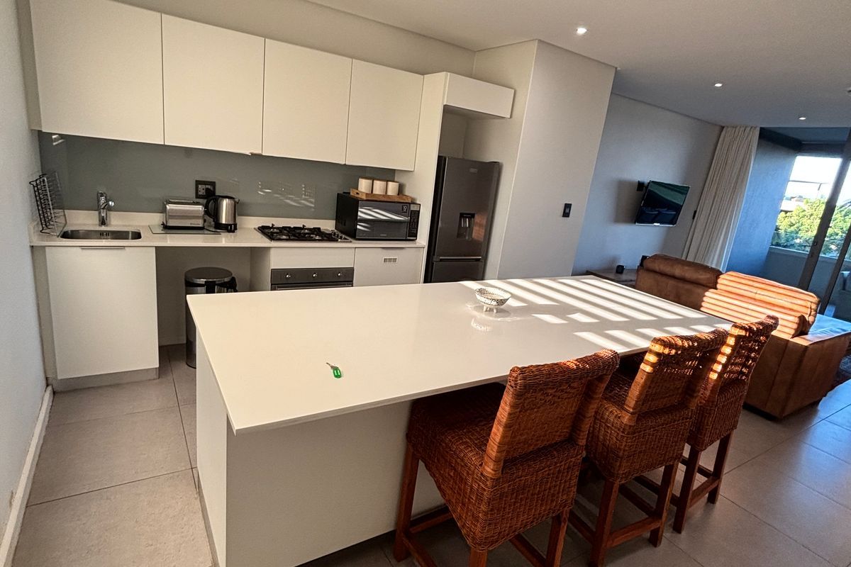 Modern Upmarket 2-Bed, 2-Bath Apartment with Scenic Views - Photo 2