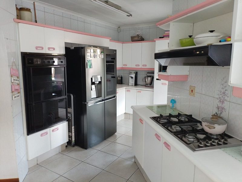 Stunning Family home in Bakerton - Photo 9