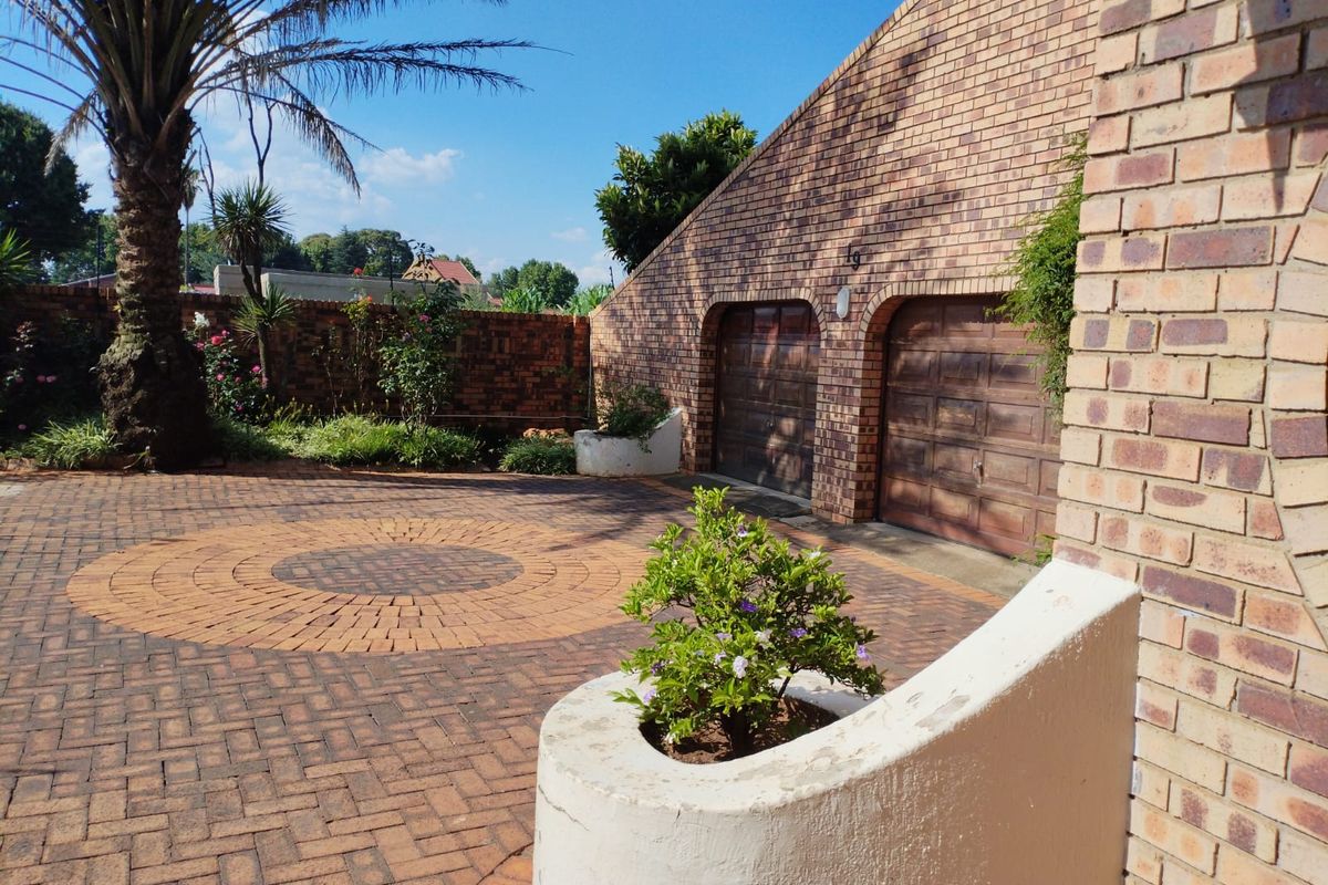 Stunning Family home in Bakerton - Photo 2