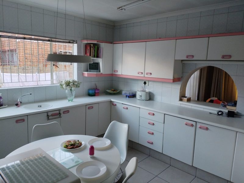 Stunning Family home in Bakerton - Photo 8