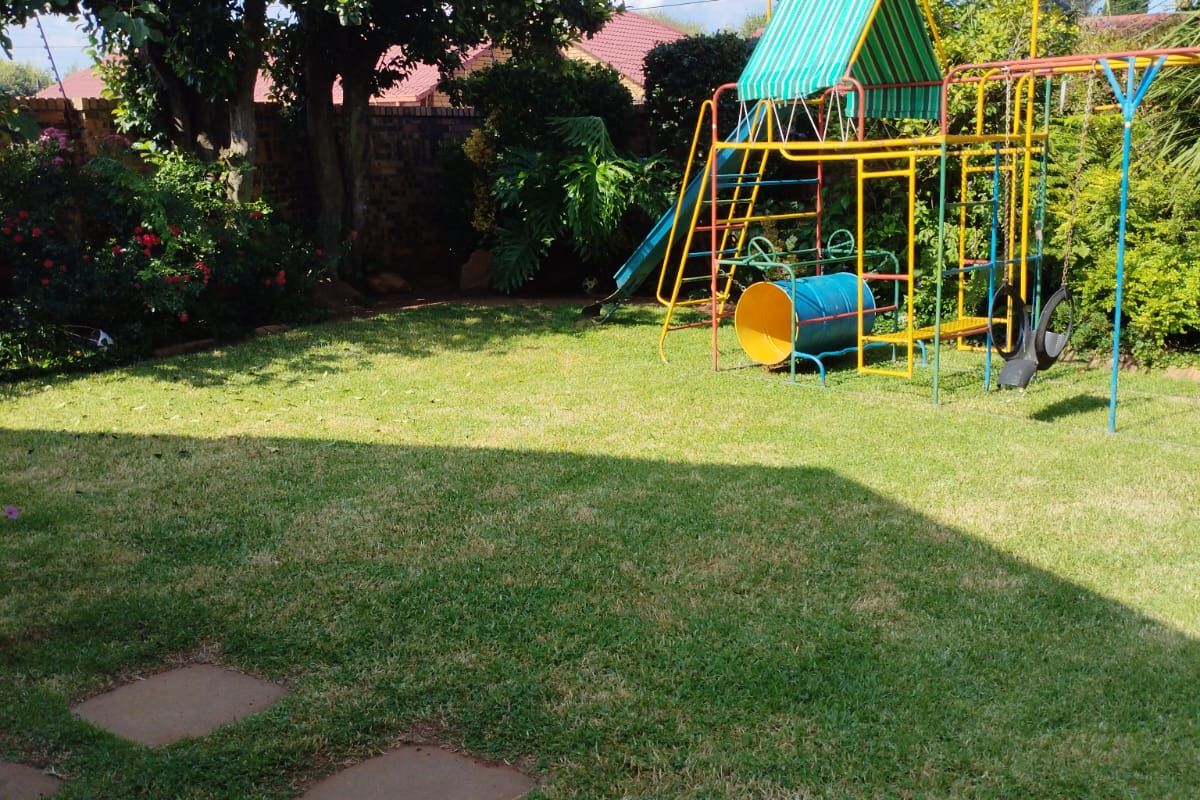 Stunning Family home in Bakerton - Photo 4