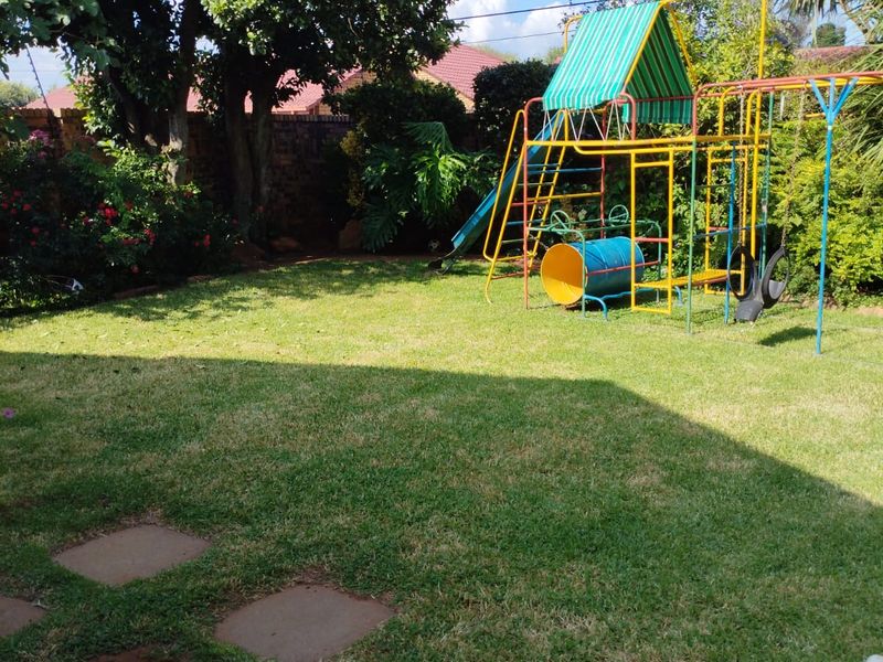 Stunning Family home in Bakerton - Photo 4