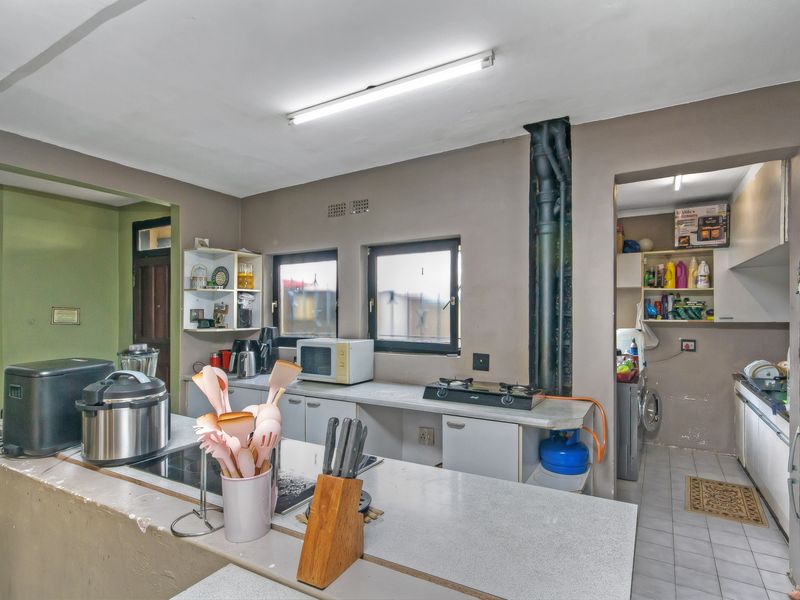 MORE SPACE, MORE STYLE - A DUPLEX TOWNHOUSE THAT'S MADE FOR LIVING!!! - Photo 6