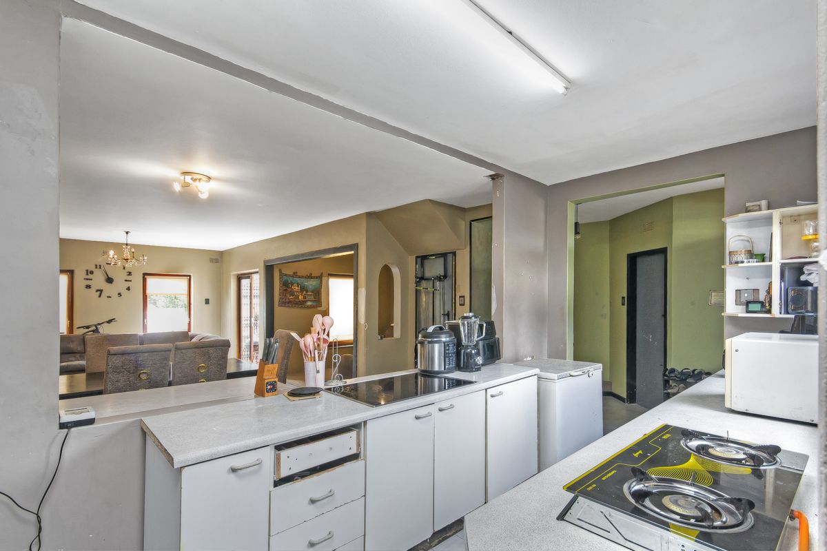 MORE SPACE, MORE STYLE - A DUPLEX TOWNHOUSE THAT'S MADE FOR LIVING!!! - Photo 5