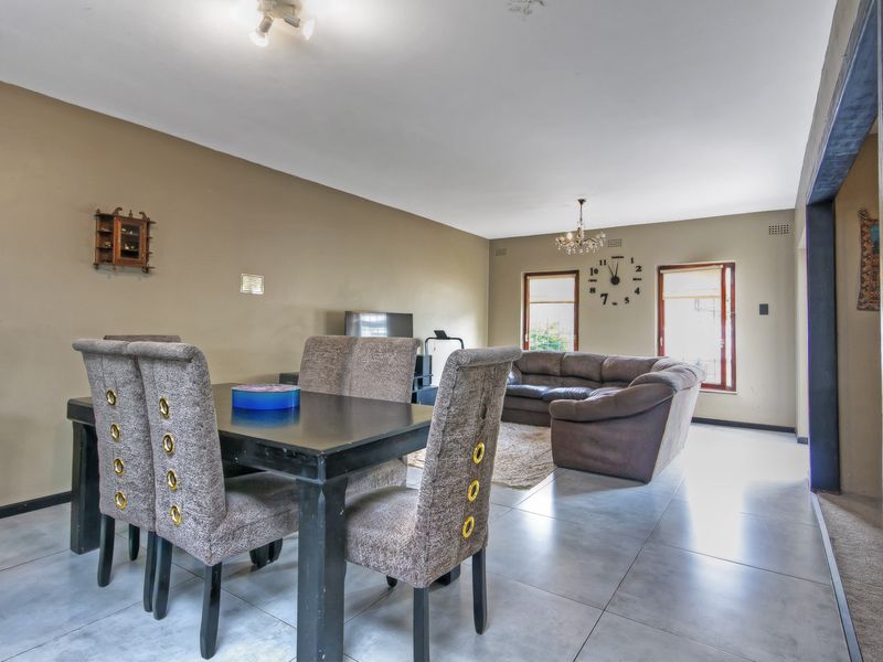 MORE SPACE, MORE STYLE - A DUPLEX TOWNHOUSE THAT'S MADE FOR LIVING!!! - Photo 3