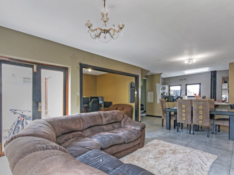 MORE SPACE, MORE STYLE - A DUPLEX TOWNHOUSE THAT'S MADE FOR LIVING!!! - Photo 2