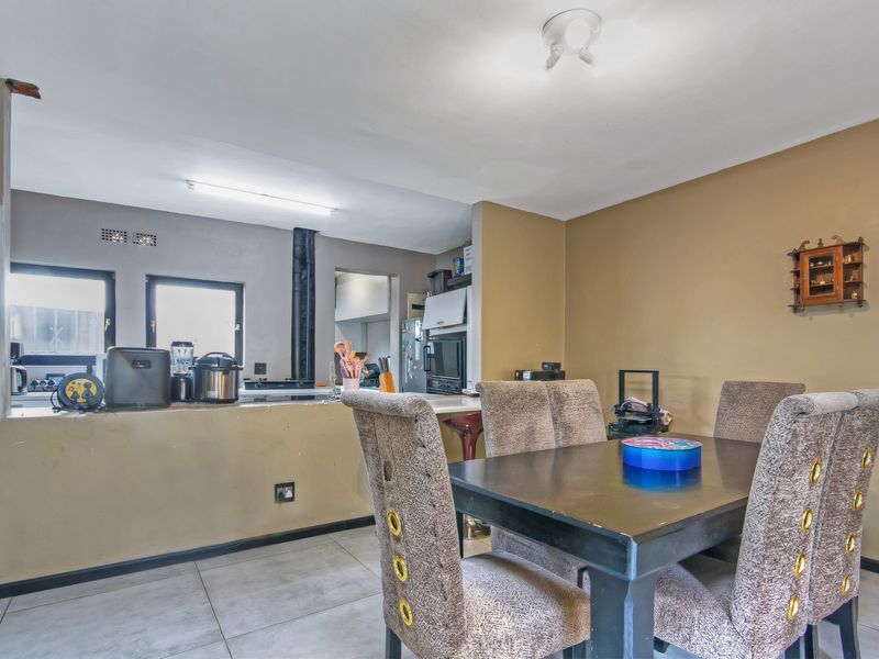 MORE SPACE, MORE STYLE - A DUPLEX TOWNHOUSE THAT'S MADE FOR LIVING!!! - Photo 4