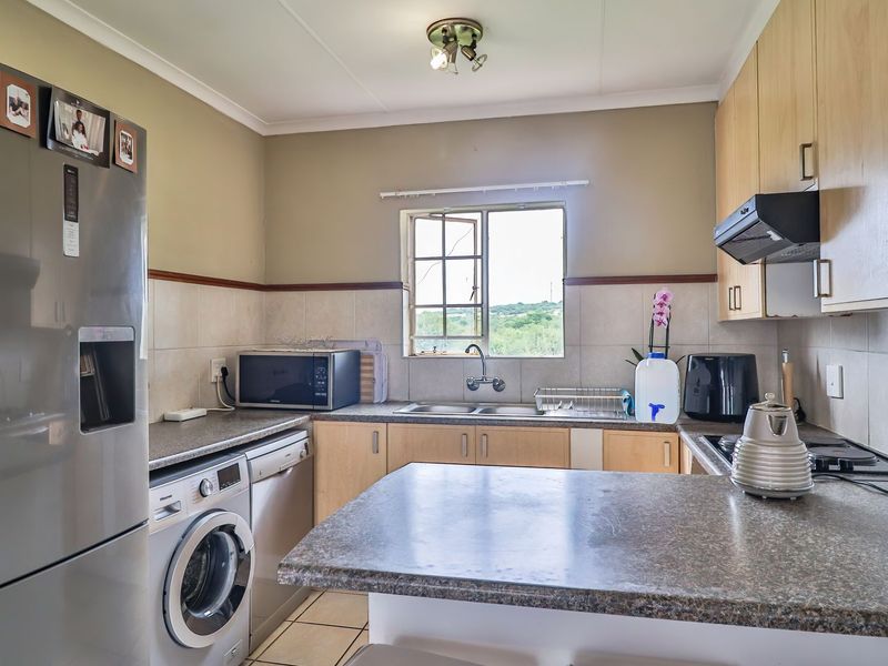 2 Bed Apartment in Equestria - Photo 4