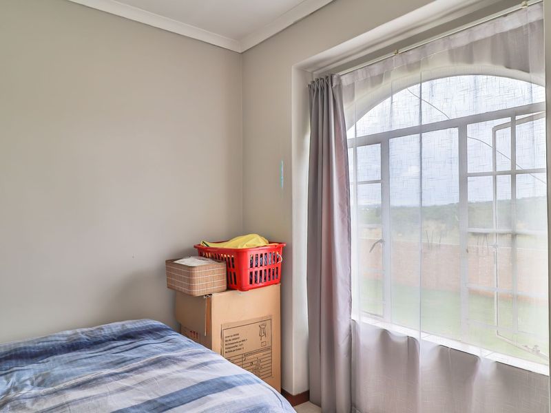 2 Bed Apartment in Equestria - Photo 10