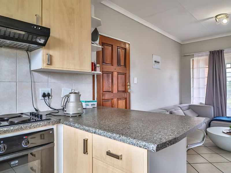 2 Bed Apartment in Equestria - Photo 6