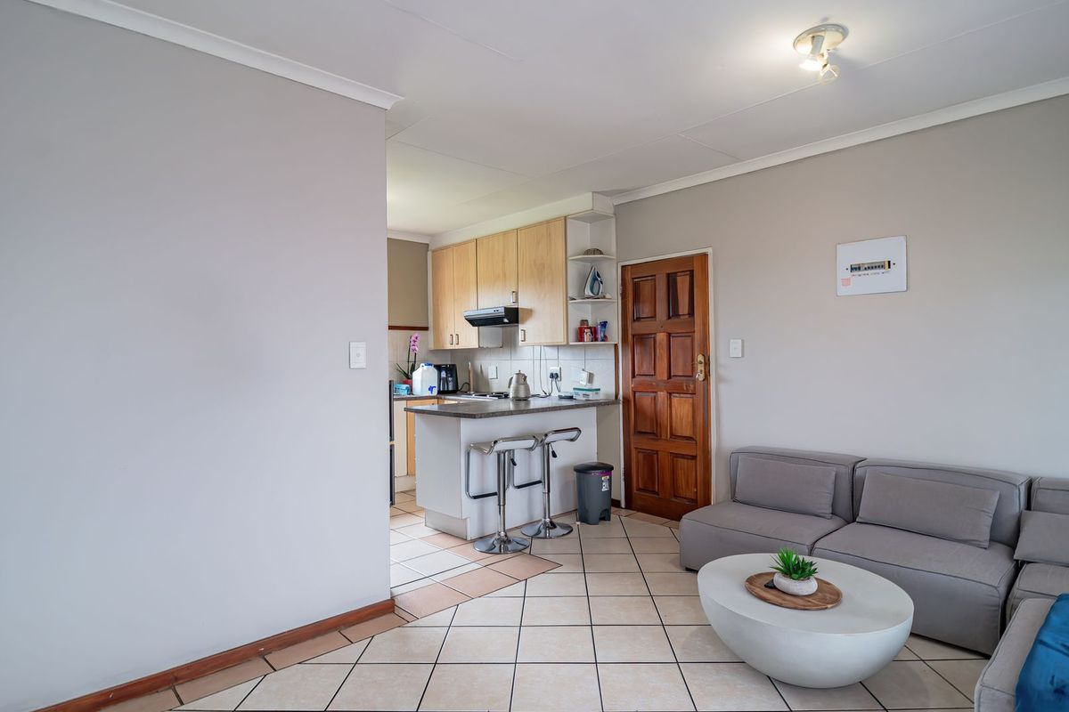 2 Bed Apartment in Equestria - Photo 2