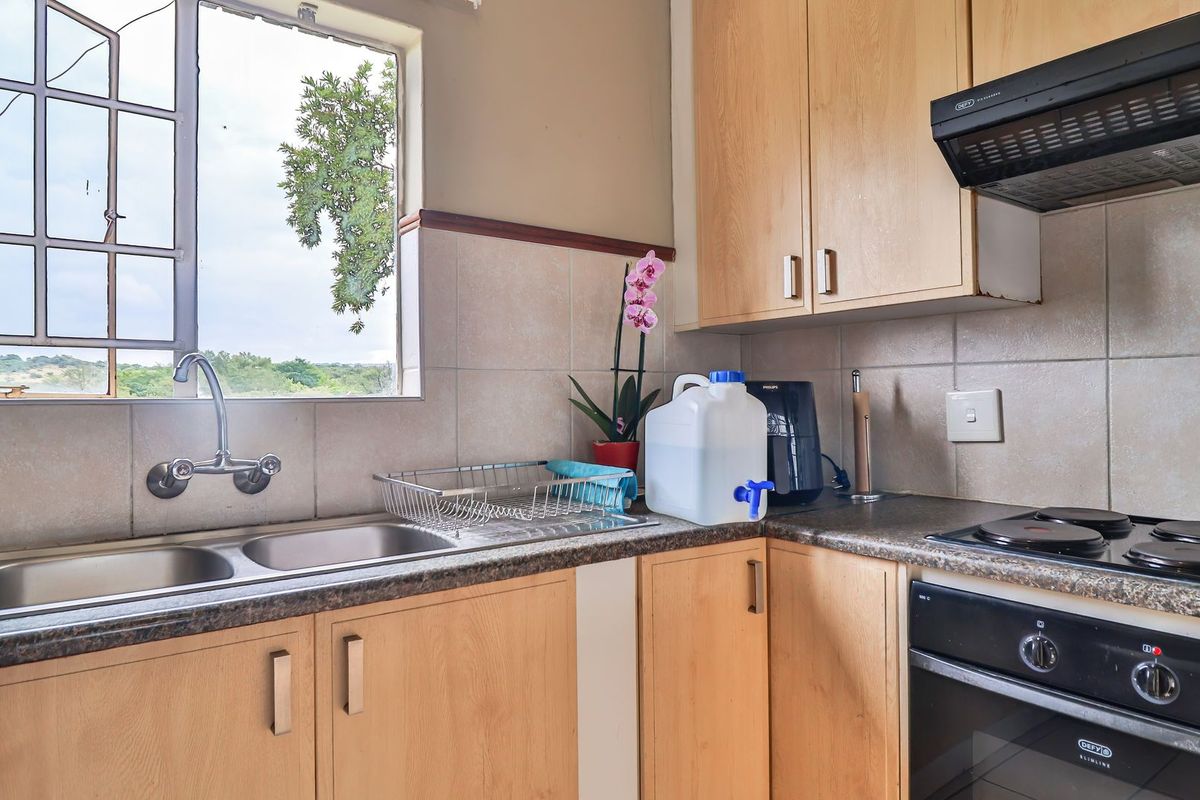 2 Bed Apartment in Equestria - Photo 5