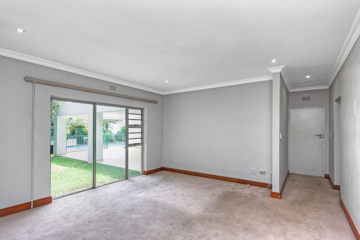 Immaculate 3 Bed simplex - Photo 5