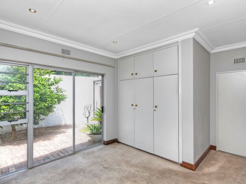 Immaculate 3 Bed simplex - Photo 8