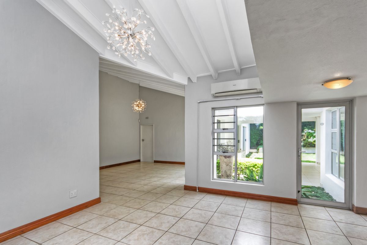 Immaculate 3 Bed simplex - Photo 4