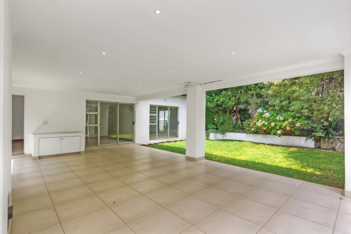 Immaculate 3 Bed simplex - Photo 3