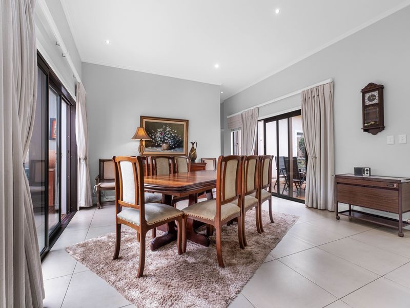 Flat level 3 bedroom home in pristine condition! - Photo 9