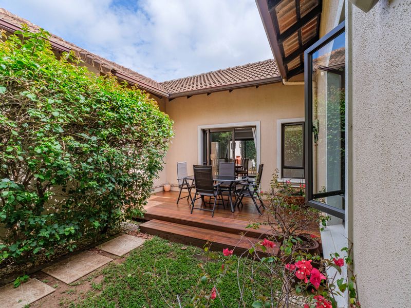 Flat level 3 bedroom home in pristine condition! - Photo 3