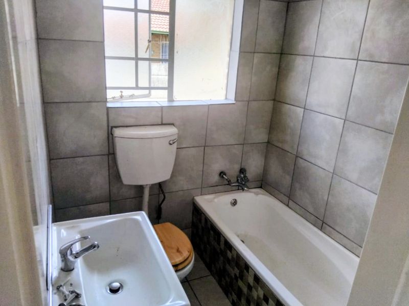 Renovated 3 bedroom Townhouse!! - Photo 9