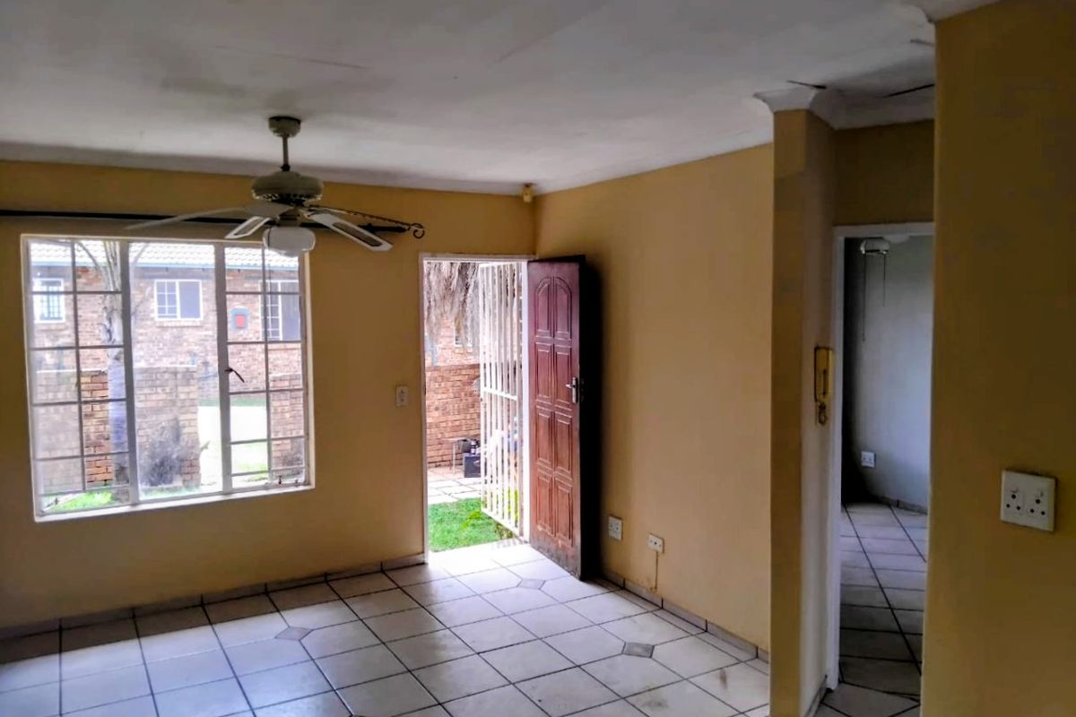 Renovated 3 bedroom Townhouse!! - Photo 4