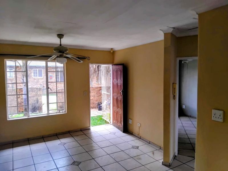 Renovated 3 bedroom Townhouse!! - Photo 4