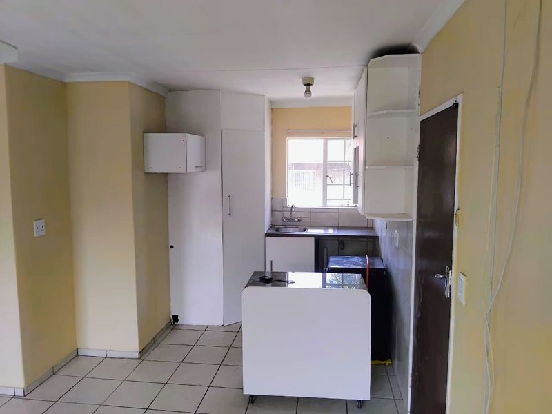 Renovated 3 bedroom Townhouse!! - Photo 6