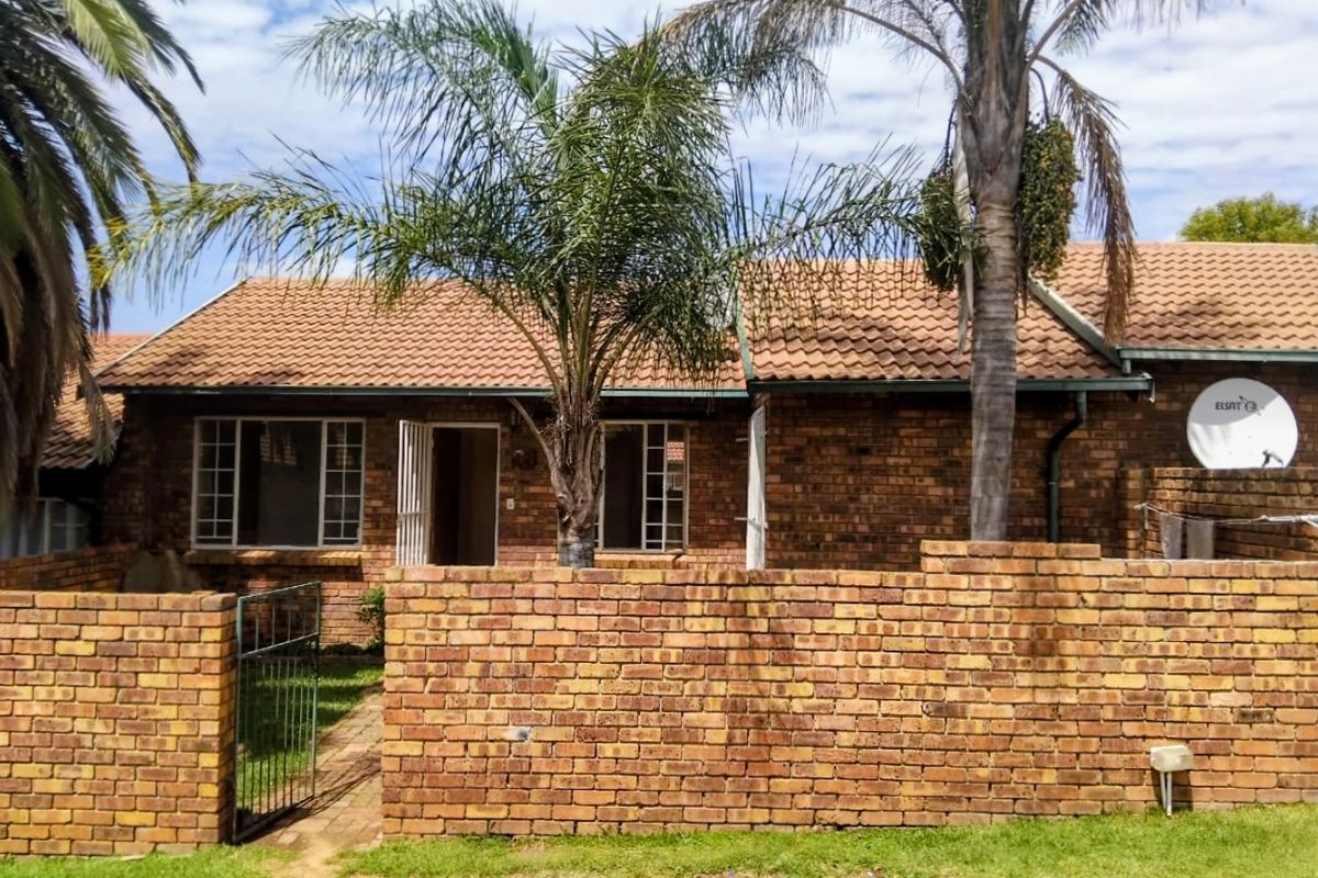 Renovated 3 bedroom Townhouse!! - Photo 3