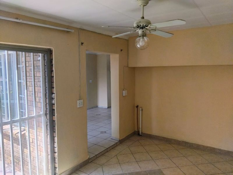 Renovated 3 bedroom Townhouse!! - Photo 8